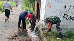 Babinsa Kelurahan Kauman Bersama Poktan Maju Makmur I Gotong Royong Bersihkan Sumber Air