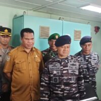 Danlantamal XIV Hadiri Penyambutan KRI Balongan-908 di Dermaga Lantamal XIV Sorong, Perkuat Koarmada III