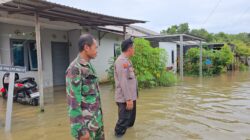 Babinsa Koramil 1008-04/Tanta dan Bhabinkamtibmas Cek Lokasi Banjir