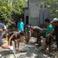 Peduli Warga, Babinsa Kodim 1505 Tidore, Turun Tangan Bangun Rumah