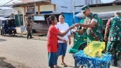 Peduli Sesama, Anggota Koramil 1505-03 Maba Berbagi Makanan di Hari Jum’at Berkah