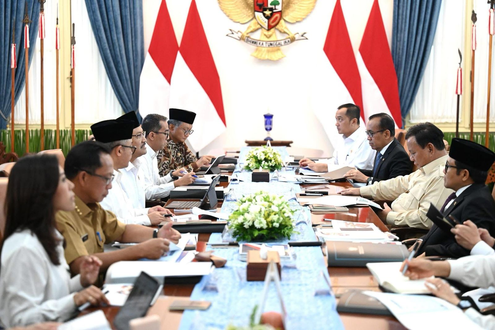 Presiden Prabowo Gelar Rapat Terbatas Bahas Pengembangan Program Sekolah Rakyat Presiden Prabowo Gelar Rapat Terbatas Bahas Pengembangan Program Sekolah Rakyat