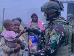 Pos Kampung 55 Pruleme Satgas Yonif 112/DJ Berbagi Dengan Masyarakat Sekitar