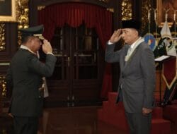 Panglima TNI Sematkan Bintang Yudha Dharma Utama Kepada Menhan RI