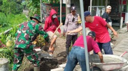 Jumat Bersih, Babinsa Pakunden Inisiasi Gotong Royong Di Lingkungan Sukorejo