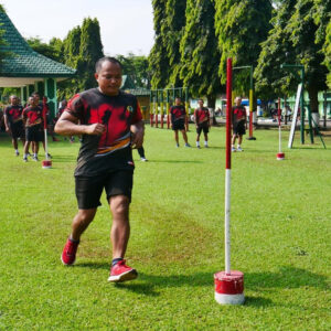 Uji Kemampuan Fisik Prajurit Kodim 0808/Blitar Melalui Samapta Periodik