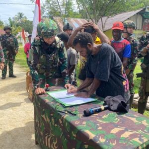 Eks OPM Yeremias Foumair Berikrar Setia Kembali ke Pangkuan NKRI Eks OPM Yeremias Foumair Berikrar Setia Kembali ke Pangkuan NKRI