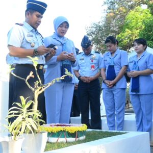 Jelang HUT Ke-72, Skadron Udara 5 Gelar Berbagai Kegiatan Sosial dan Kemanusiaan Jelang HUT Ke-72, Skadron Udara 5 Gelar Berbagai Kegiatan Sosial dan Kemanusiaan
