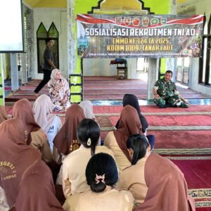 Semangat Siswa SMAN 1 Batu Ampar Sambut Sosialisasi TNI-AD Semangat Siswa SMAN 1 Batu Ampar Sambut Sosialisasi TNI-AD