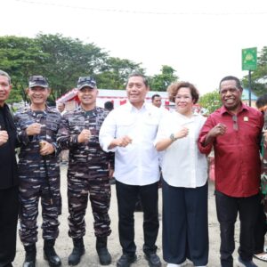 Danlantamal XIV Dampingi Menkes RI Saat Peletakan Batu Pertama Pembangunan RSUD Raja Ampat Danlantamal XIV Dampingi Menkes RI Saat Peletakan Batu Pertama Pembangunan RSUD Raja Ampat
