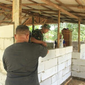 Satgas TMMD Kodim 1009/Tla Gunakan Bata Ringan Rehab Rumah Warga Satgas TMMD Kodim 1009/Tla Gunakan Bata Ringan Rehab Rumah Warga