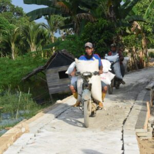 Jalan TMMD di Haruyan Buka Akses Ekonomi Warga Pengambau Hilir Jalan TMMD di Haruyan Buka Akses Ekonomi Warga Pengambau Hilir