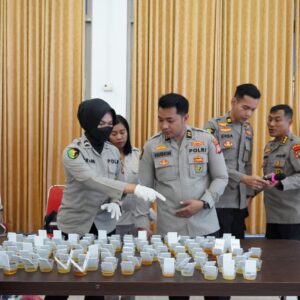 Biddokkes Polda Papua Barat Gelar Deteksi Dini Narkoba Biddokkes Polda Papua Barat Gelar Deteksi Dini Narkoba