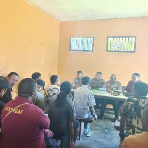 Kapolres Pegunungan Arfak Tatap Muka dengan Keluarga Korban Tanah Longsor