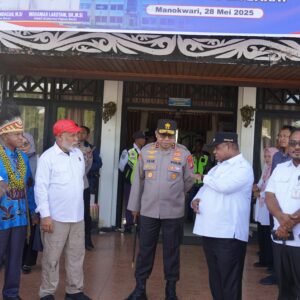 Kapolda Papua Barat Hadiri Penjemputan Komisi IX DPR RI Kapolda Papua Barat Hadiri Penjemputan Komisi IX DPR RI