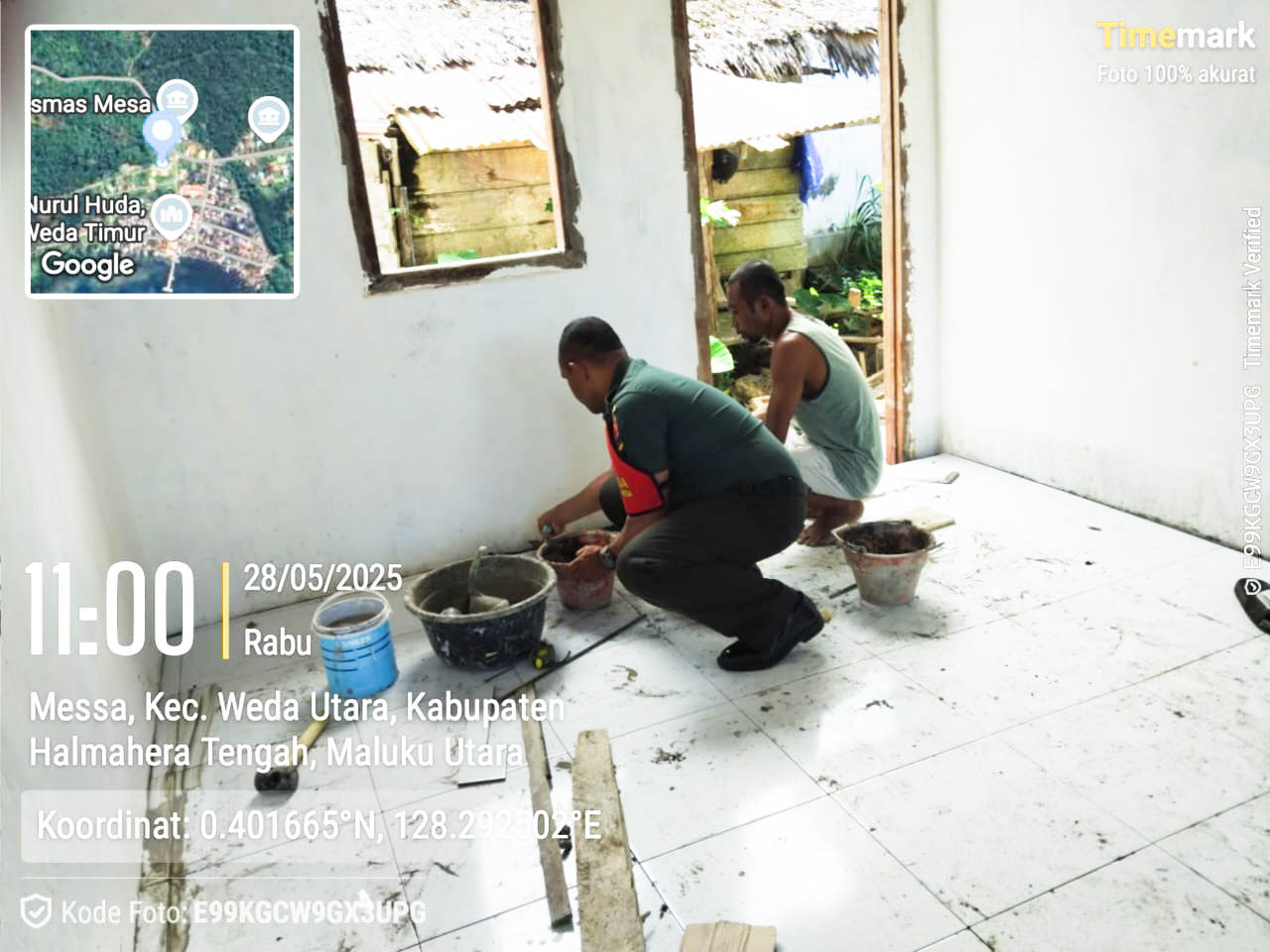 Serda Samludin La Daku Babinsa Koramil 1512-01/Weda Karbak Bantu Padang Keramik Warga Desa Binannya
