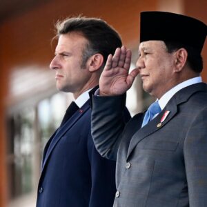 Presiden RI Terima "Légion d’Honneur" dari Presiden Prancis di Akademi Militer Magelang Presiden RI Terima “Légion d’Honneur” dari Presiden Prancis di Akademi Militer Magelang