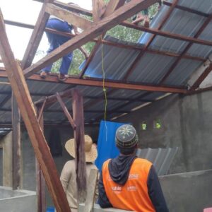TMMD Kodim 1009 Tuntaskan Atap Rumah Pak Cahyo yang Bocor TMMD Kodim 1009 Tuntaskan Atap Rumah Pak Cahyo yang Bocor