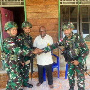 Satgas Pamtas RI-PNG kewilayahan Yonif 763/SBA Temui Kepala Distrik Kumurkek, Sampaikan Misi Pengabdian dan Disambut Positif Satgas Pamtas RI-PNG kewilayahan Yonif 763/SBA Temui Kepala Distrik Kumurkek, Sampaikan Misi Pengabdian dan Disambut Positif