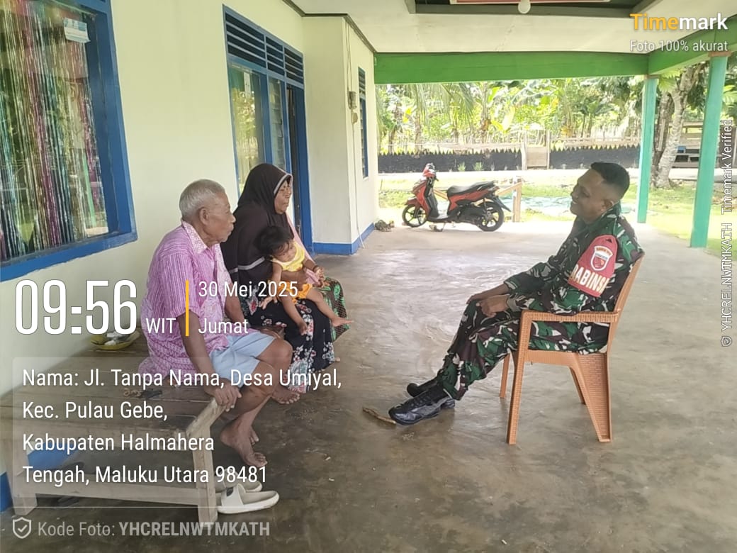 Antisipasi Stunting, Babinsa Ramil 1512-03/Gebe Desa Umiyal Komsos dengan Warga Desa Binaannya