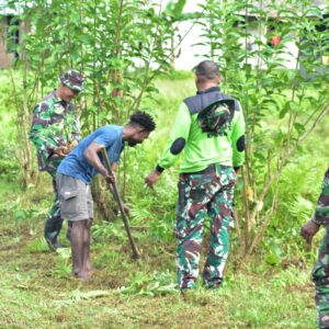 Ciptakan Lingkungan Asri, Satgas TMMD Ke-124 Bersama Masyarakat Tanam Pohon Ciptakan Lingkungan Asri, Satgas TMMD Ke-124 Bersama Masyarakat Tanam Pohon