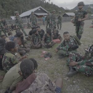 Jalin Kehangatan Lewat Komsos, Satgas Yonif 715/Mtl Duduk Bersama Dengar Keluhan Masyarakat Tirineri Jalin Kehangatan Lewat Komsos, Satgas Yonif 715/Mtl Duduk Bersama Dengar Keluhan Masyarakat Tirineri