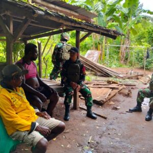 Dari Hati ke Hati di Tanah Papua: Satgas Yonif 312/KH Eratkan Tali Persaudaraan Dari Hati ke Hati di Tanah Papua: Satgas Yonif 312/KH Eratkan Tali Persaudaraan