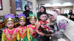 Ketua Yayasan Kartika Jaya Koordinator Kodim 0808 Hadiri Pentas Seni Para Murid TK Sejajaran Kodim 0808/Blitar