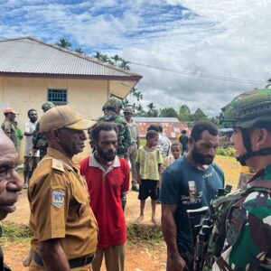 Langkah Kecil, Dampak Besar: Warga Kombut Gandeng Satgas TNI Wujudkan Kedaulatan Pangan Langkah Kecil, Dampak Besar: Warga Kombut Gandeng Satgas TNI Wujudkan Kedaulatan Pangan