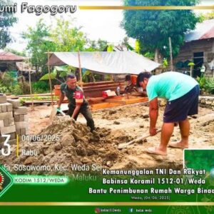 Koptu Nehemia Soleman Bothmir, Babinsa Koramil 1512-01/Weda Bantu Timbun Pondasi Rumah Warga Koptu Nehemia Soleman Bothmir, Babinsa Koramil 1512-01/Weda Bantu Timbun Pondasi Rumah Warga