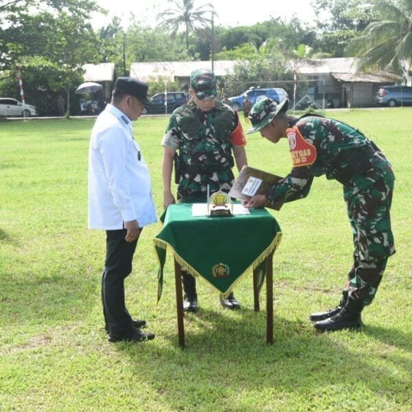 TMMD ke-124 Kodim 1002/HST Resmi Ditutup, Bupati Terima Hasil