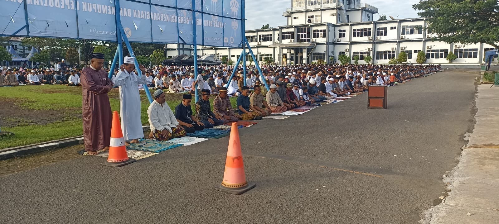 Keluarga Besar Lantamal XIV Laksanakan Sholat Idul Adha 1446 H di Sorong: Wujud Nyata Kepedulian, Pengorbanan, dan Kebersamaan TNI AL Bersama Masyarakat