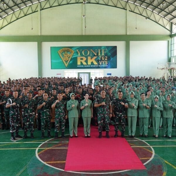 Pangdam XVIII/Kasuari Kunjungi Yonif 762/Vys, Tegaskan Komitmen Pembinaan Prajurit dan Keluarga Besar TNI