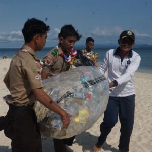 Lantamal XIV Sorong Gagas Aksi Zero Waste Di Pulau Matan, Komitmen Nyata Jaga Lingkungan Bahari Lantamal XIV Sorong Gagas Aksi Zero Waste Di Pulau Matan, Komitmen Nyata Jaga Lingkungan Bahari