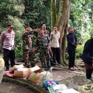 Polres Probolinggo Kawal Ritual Mendak Tirta Jelang Yadnya Kasada 2025 Polres Probolinggo Kawal Ritual Mendak Tirta Jelang Yadnya Kasada 2025