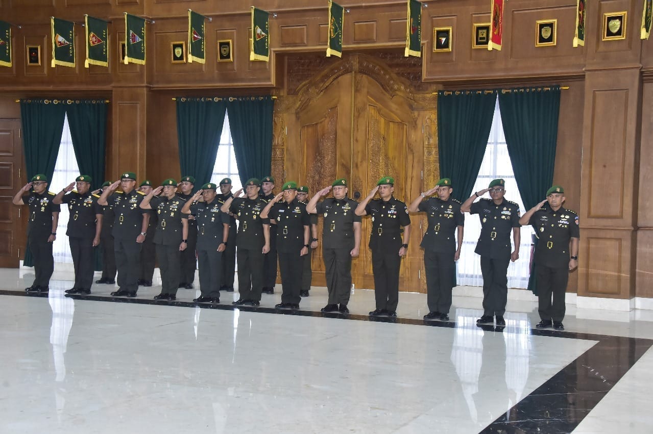 Gubernur Akademi Militer Pimpin Sertijab dan Tradisi Warga Baru Akmil