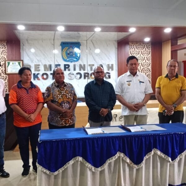 Lambert Jitmau Kembalikan Mobil Dinas, Wali Kota Sorong Beri Apresiasi