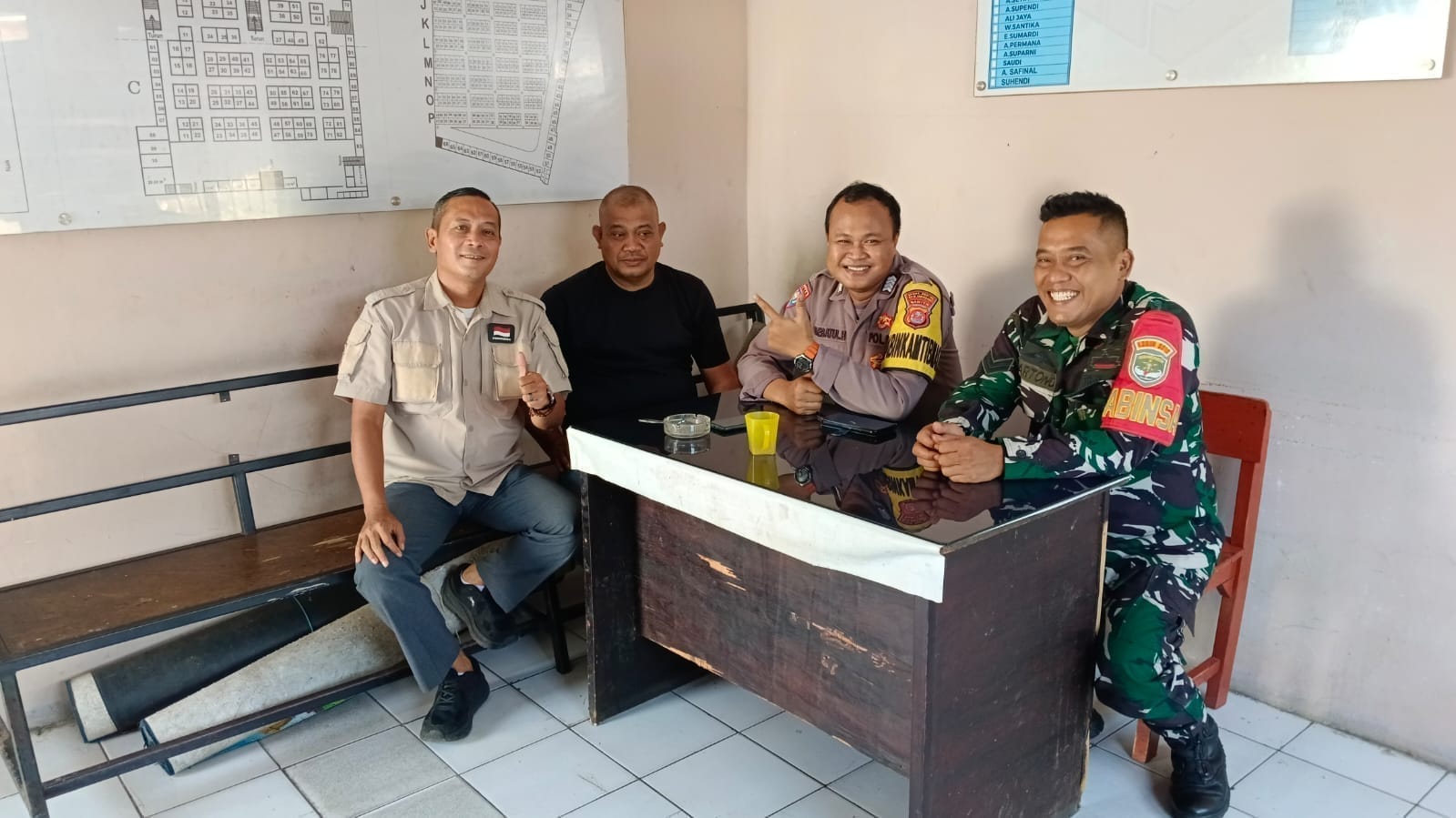 Bhabinkamtibmas Desa Cikupa Laksanakan Sambang Warga di Pasar Cikupa, Ajak Jaga Harkamtibmas