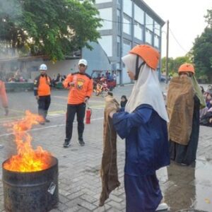 Senkom SAR Didukung BPBD Karawang Latih Ratusan Santri Hadapi Bencana di Pondok Pesantren Senkom SAR Didukung BPBD Karawang Latih Ratusan Santri Hadapi Bencana di Pondok Pesantren