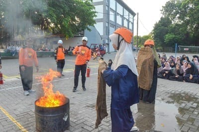 Senkom SAR Didukung BPBD Karawang Latih Ratusan Santri Hadapi Bencana di Pondok Pesantren