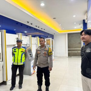 Patroli Malam Ops Cipkon, Polsek Cikupa Sasar Titik Rawan Gangguan Kamtibmas Patroli Malam Ops Cipkon, Polsek Cikupa Sasar Titik Rawan Gangguan Kamtibmas