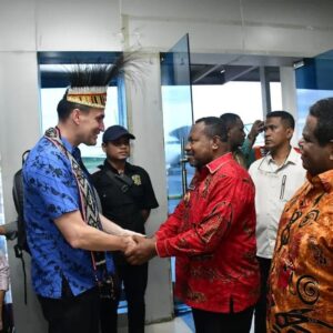Wakil Gubernur PBD Sambut Kedatangan Duta Besar Finlandia di Bandara Deo Kota Sorong