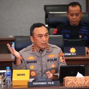 Kapolri Berikan Pelayanan Kesehatan Gratis Bagi Ribuan Orang Hari Ini Kapolri Berikan Pelayanan Kesehatan Gratis Bagi Ribuan Orang Hari Ini