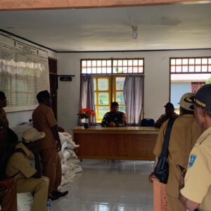 Dansatgas Yonif 763/SBA Hadiri Rapat Perencanaan dan Penerapan Dapur Sehat di Tengah Masyarakat Perbatasan Dansatgas Yonif 763/SBA Hadiri Rapat Perencanaan dan Penerapan Dapur Sehat di Tengah Masyarakat Perbatasan