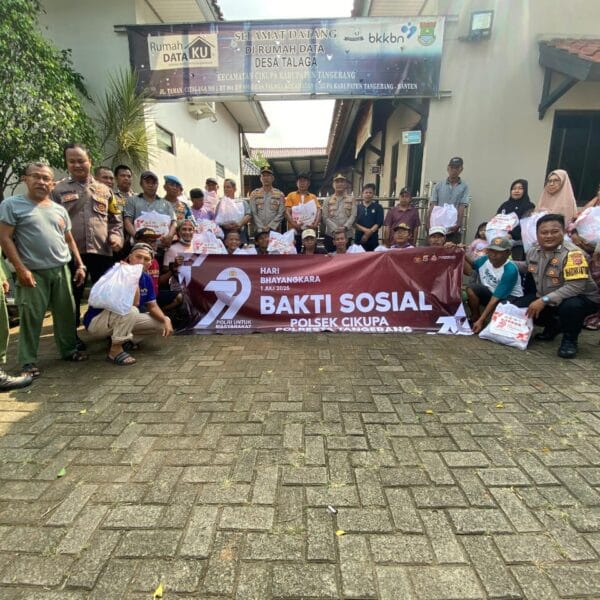 Polsek Cikupa Gelar Bhakti Sosial di Desa Talaga, Bagikan 70 Paket Sembako untuk Warga Kurang Mampu