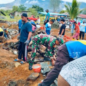 TNI Ada untuk Rakyat: Babinsa Koramil 1505-02 Wasile Bersama Warga Gotong Royong Bangun Pondasi Masjid TNI Ada untuk Rakyat: Babinsa Koramil 1505-02 Wasile Bersama Warga Gotong Royong Bangun Pondasi Masjid