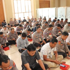 Dzikir dan Santunan Warnai Peringatan HUT Bhayangkara ke-79 di Polres Tuban Dzikir dan Santunan Warnai Peringatan HUT Bhayangkara ke-79 di Polres Tuban