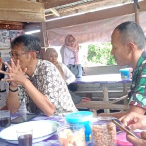 Menjelang masa pindah Tugas di tempat yang baru, inilah bukti Kebersamaan Serda Junaidi sebagai Babinsa Resang Bersama Warga Masyarakat Binaan bya. Menjelang masa pindah Tugas di tempat yang baru, inilah bukti Kebersamaan Serda Junaidi sebagai Babinsa Resang Bersama Warga Masyarakat Binaan bya.