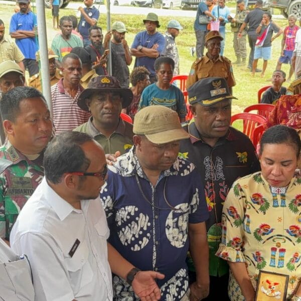 Wujud Sinergitas, TNI–Polri Laksanakan Pengamanan dan Pengawalan Kunjungan Pejabat Pemerintah di Wilayah Terdampak Konflik Sosial Maybrat