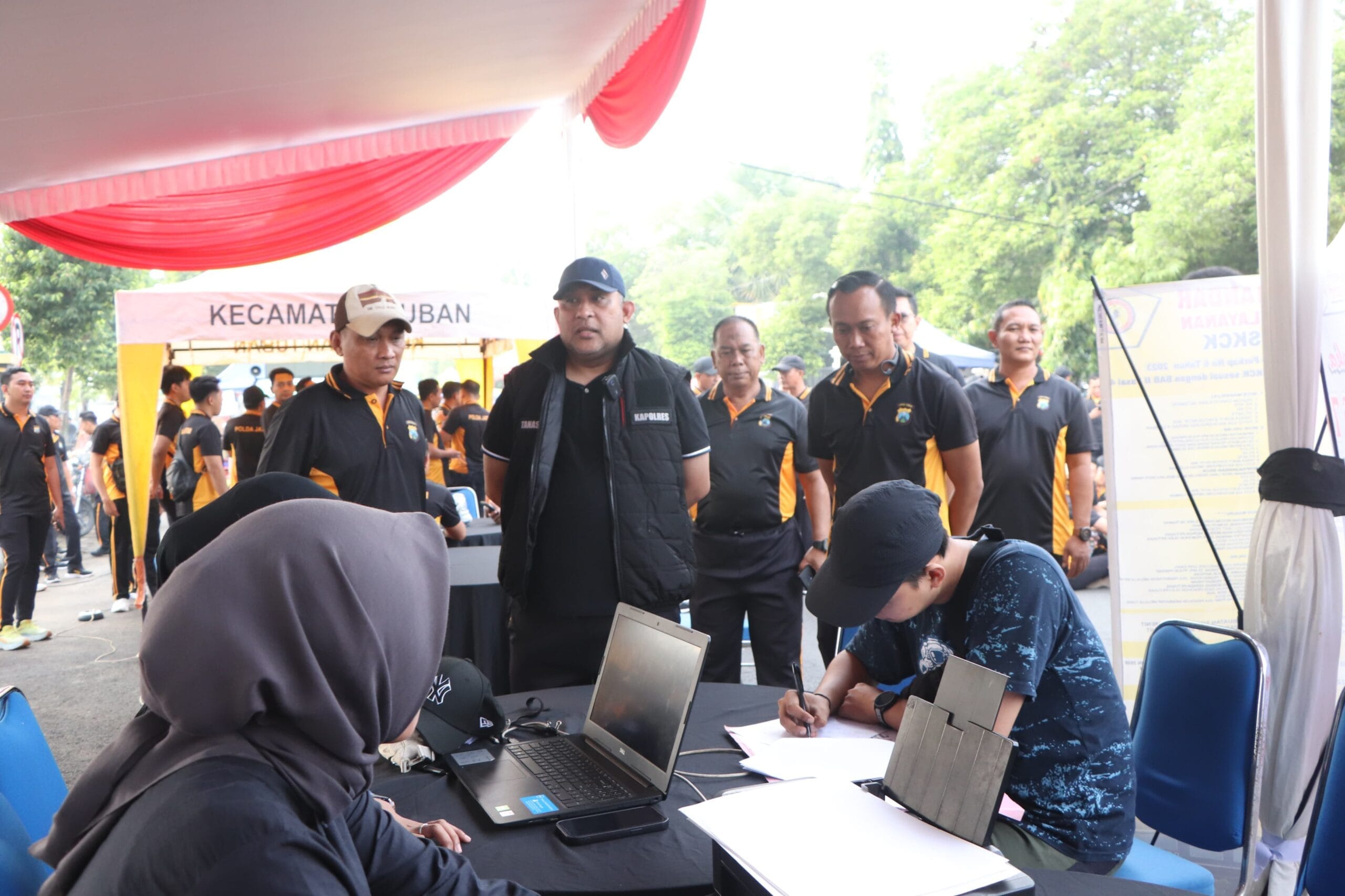 Polres Tuban Tunjukkan Kepedulian Lewat Pelayanan Lengkap di CFD Jalan Sunan Kalijaga